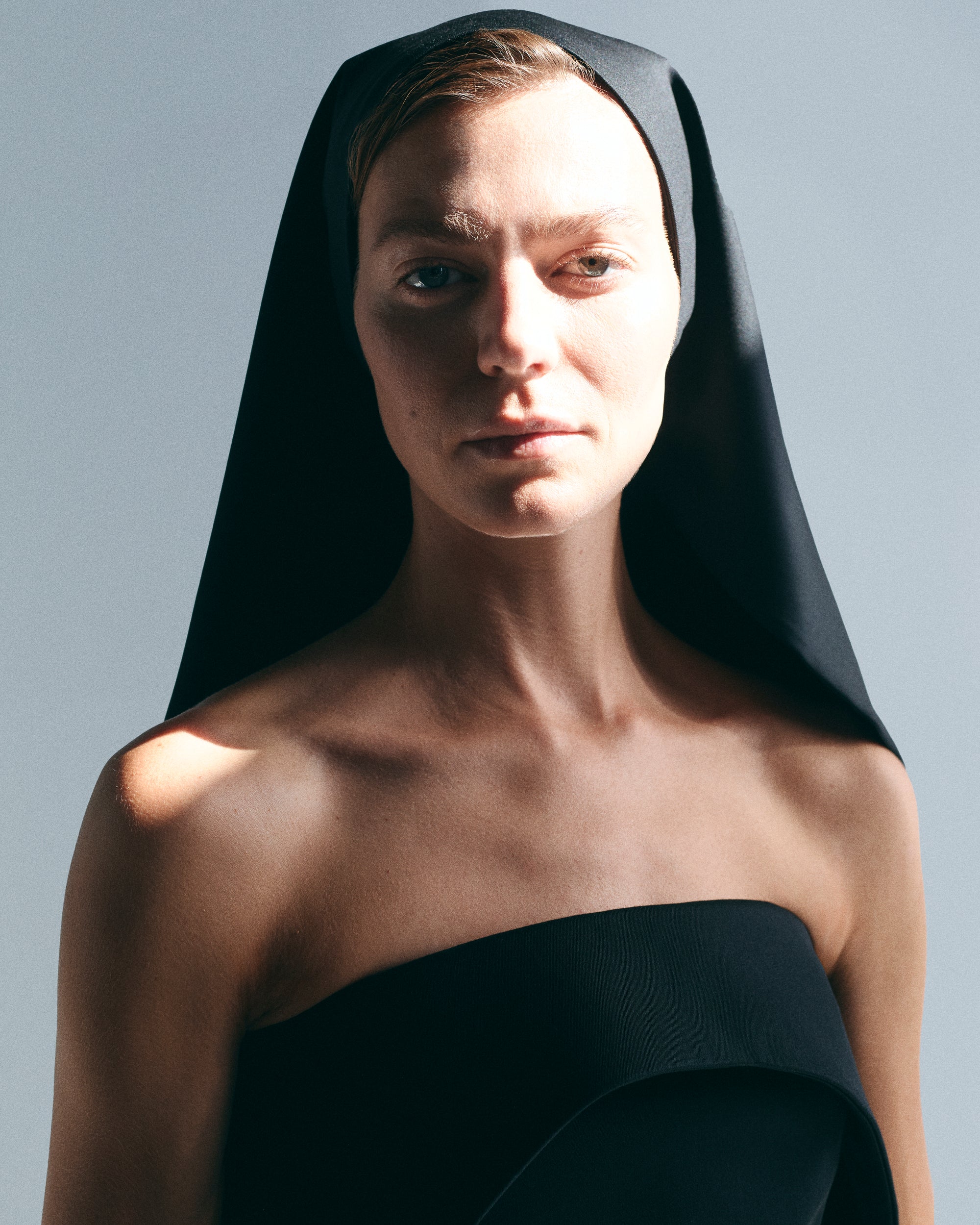 Theresa Headscarf in Black Virgin Wool
